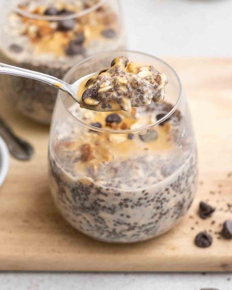 Spooning out some oatmeal chia pudding from a glass with another glass of pudding in the background. Chia Pudding Recipes, Healthier Options, Sugar Free Syrup, A Healthy Breakfast, Quick Oats, Cacao Nibs, Oatmeal Recipes, Chia Pudding, Pudding Recipes