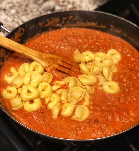 Cheese Tortellini With Meat Sauce, Tortellini With Spaghetti Sauce, Tortellini Recipes Red Sauce, Cheese Tortellini With Marinara Sauce, Cheese Tortellini Recipes Red Sauce, Tortellini Red Sauce, Tortellini With Marinara Sauce, Red Sauce Tortellini Recipes, Tortellini Meat Sauce