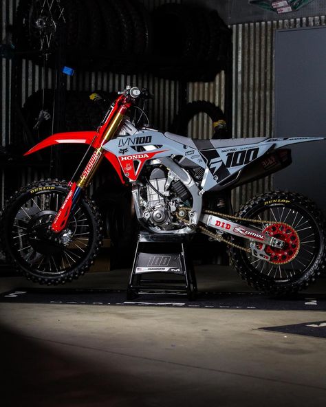 @dirtbikemag on Instagram: “Our buddies at @backyarddesign dressed up @joshhansen100 #honda CRF450R. What do you guys think ? . . #dirt #dirtbike #magazine #news…” Dirt Bike Graphics, Custom Dirt Bike, Bike Graphics, Moto Wallpapers, Honda Dirt Bike, Soichiro Honda, Enduro Motocross, Motocross Love, Trucks Lifted Diesel