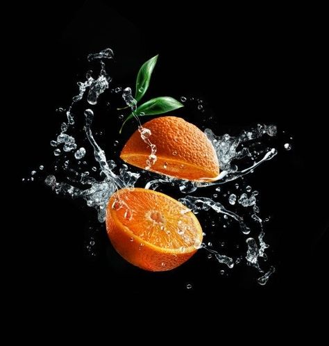 Fruit Splash Photography, Fruit With Water, Fruits In Water, Oil Pastels Ideas, Water Splash Photography, Fruit In Water, Drink Package Design, Fruits Photography, Wine Wallpaper