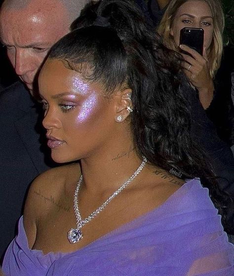 Look Disco, Looks Rihanna, Makeup Tip, Mermaid Makeup, Rihanna Fenty, Looks Black, Grunge Hair, Fenty Beauty, Purple Aesthetic