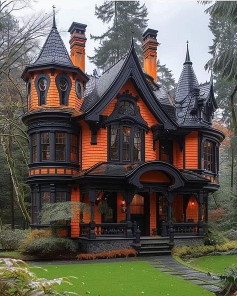 House Design App, Gothic Homes, Fairytale Houses, Victorian Style House, Creepy Houses, Victorian Style Homes, Unusual Homes, Goth Home Decor, Fantasy Homes