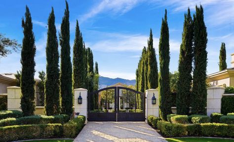 Exterior Gate Design, Luxury Driveway, Driveway Entrance Landscaping, Farm Entrance, Kim Kardashian And Kanye West, Gate Entrance, Driveway Entrance, Farm Gate, Entrance Gates Design