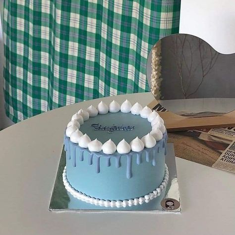 Cute Blue Birthday Cakes, Aesthetic Cakes For Boys, Aesthetic Cake For Boys, Baby Blue Cake Birthday, Blue Cake For Boys, Simple Cake For Boys, Cake Decorating For Boys, Boys Bday Cake, Simple Cake For Men