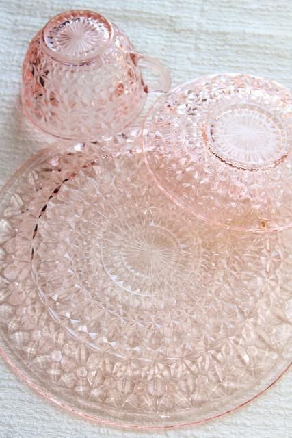 Cute Dishes Sets, Bows Pattern, Buttons And Bows, Pink Dishes, Vintage Dishware, Pink Glassware, Glass Dinnerware, Antique Dishes, Antique Glassware