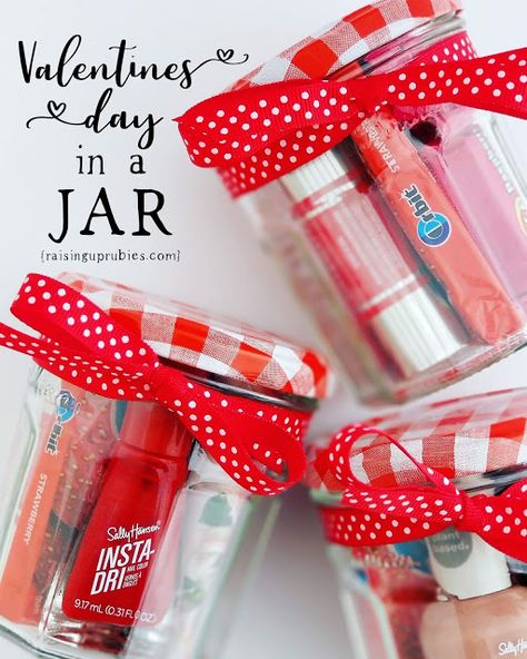 Raising Up Rubies- Blog: valentines day in a jar gift idea ♥ Ideas For Valentines Day Gifts, Valentines Day Necklace, Diy Valentines Day Gifts For Him, Valentines Day History, Valentine History, Valentines Day Gifts For Friends, Galentines Gifts, Valentines Day Funny, Valentines Day Date