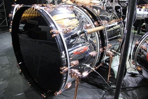 Alex Van Halen's 2015 Ludwig Classic Maple Drum Set (PHOTOS) Alex Van Halen, Ludwig Drums, Van Halen, Drum Kits, Drum Set, Scene Photo, Your Eyes, Drums, Behind The Scenes