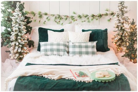 Diy Christmas Bed Photoshoot, Christmas Mini Bed Session, Bed Christmas Photoshoot, Christmas Bed Photoshoot, 10ft Christmas Tree, Indoor Christmas Photos, Bed Backdrop, Christmas Mini Sessions Outdoor, Christmas Setup