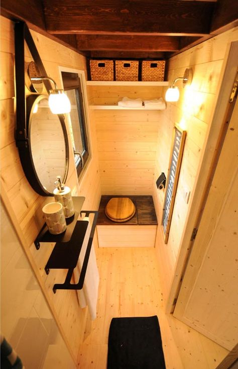 Simple Small Bathroom Designs, Contemporary Tiny House, Design Case Mici, Tiny House Bathrooms, Outhouse Bathroom, House Bathroom Designs, Tiny House Towns, Tiny House Builders, Tiny House Bathroom