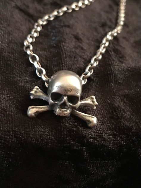 Skull Necklace Aesthetic, Skull Clothes, Skull Accessories, Skull Jewelry, Skull Necklace, Becky G, Skull Pendant, Classy Jewelry, Funky Jewelry