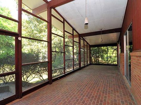 mid-century-Screened-Porch Capsule Home, Porch Kits, Screened In Deck, Building A Porch, Modern Screens, Wilmington North Carolina, Retro Renovation, Porch Flooring, House With Porch