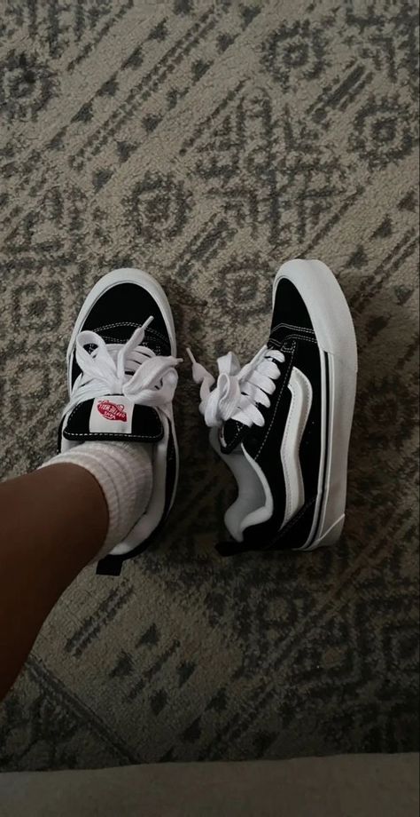 Vans Aesthetic, Pretty Sneakers, Tenis Vans, Nike Fashion Shoes, Pretty Shoes Sneakers, All Nike Shoes, Shoes Sneakers Jordans, Cute Nike Shoes, Popular Shoes