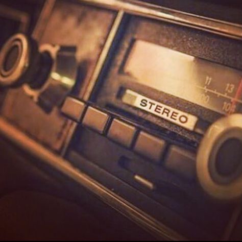 Radio Podcast Aesthetic, Car Radio Aesthetic Vintage, Old Radio Aesthetic, Vintage Radio Aesthetic, Radio Host Aesthetic, Kira Core, August Core, Radio Aesthetic, Mechanics Aesthetic