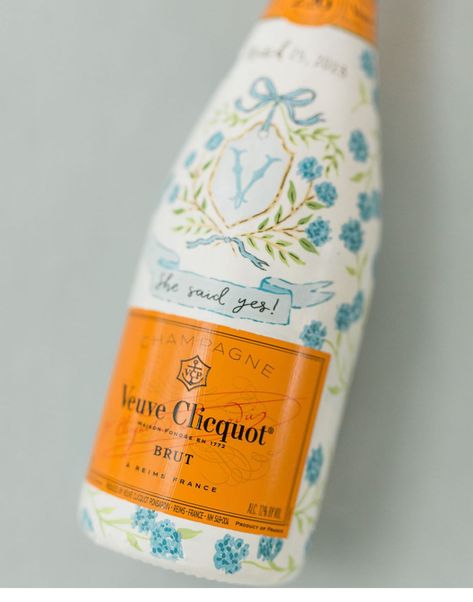 Painted Champagne Bottle Engagement, Engagement Champagne Bottle, Painted Champagne Bottle Wedding, Wedding Champagne Bottles, Champaign Bottle, Wedding Wine Bottles, Painted Bottles, Business Ideas Entrepreneur, Wedding Champagne