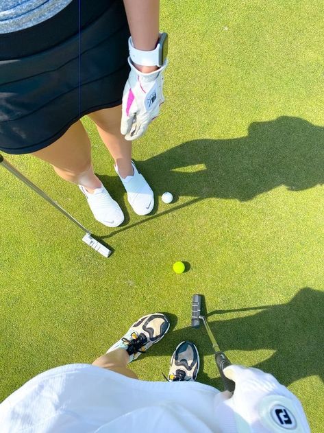 Golf Friends Aesthetic, Golfing Aesthetic Girl, Summer Golf Aesthetic, Couple Golfing Aesthetic, Golf Date Aesthetic, Girls Golf Aesthetic, Aesthetic Golf Pictures, Golf Girlfriend Aesthetic, Golf Couple Goals