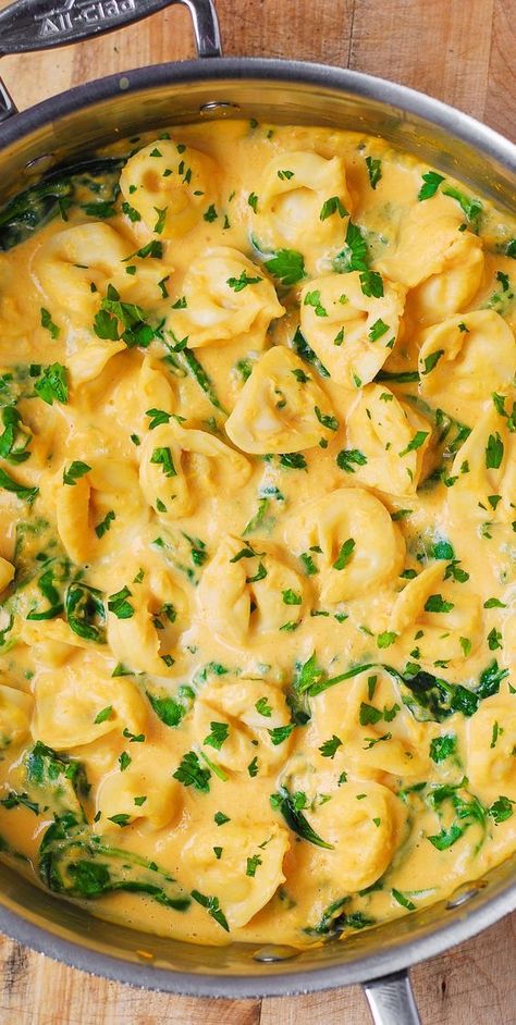 Creamy Butternut Squash and Spinach Tortellini – perfect holiday recipe for Christmas or Thanksgiving. It will work great as a holiday side dish or main dish. Or, if you love butternut squash, you can make it anytime of year! Squash Tortellini, Butternut Squash And Spinach, Julia's Album, Squash Sauce, Butternut Squash Spinach, Tortellini Recipe, Spinach Sauce, Creamy Butternut Squash, Spinach Tortellini