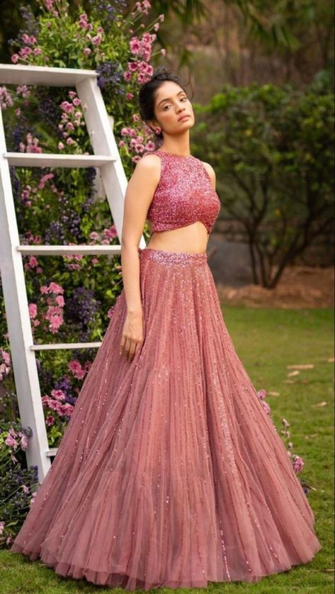 Crop Top Lehenga For Wedding, New Lahga Design, Crop Top Lehenga For Sangeet, Lehnga Blouse Designs Simple, Sangeet Dress Ideas For Bride, Lehenga Tops Designs, Lehenga Top Ideas, Reception Skirt And Top, Bridal Skirts And Tops