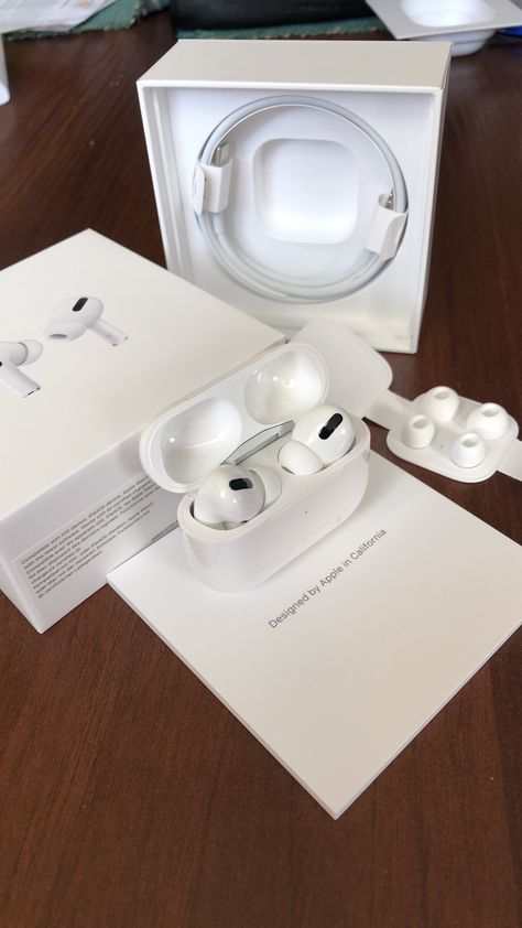 Airpods Pro Aesthetic, Fone Apple, Apple Technology, Iphone Obsession, Airpod Pro, Apple Watch Accessories, Air Pods, Birthday Wishlist, Iphone Accessories