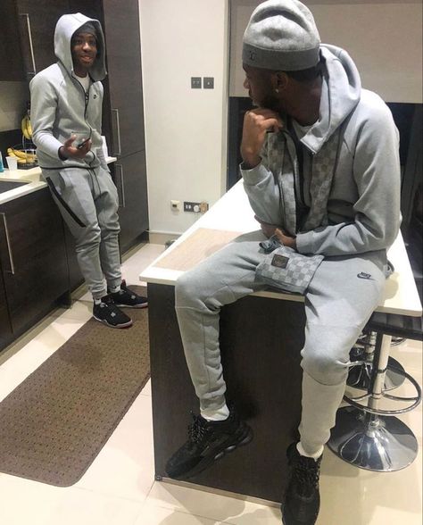 Retro 4 Outfits, Attractive Black Men, Grey Nike Tech, Tech Outfit, Sneakers Nike Jordan, Black Men Fashion Urban, Drippy Outfit, Fly Guy, Drip Outfit Men