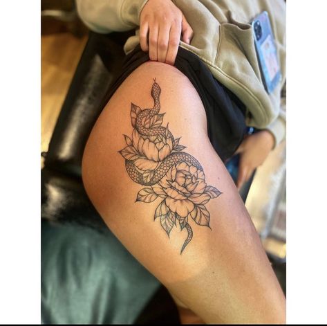 Thigh To Hip Tattoos Women, Thigh Snake Tattoo Women, Thigh Tattoos Women Snake, Baddie Hip Tattoo, Women’s Top Thigh Tattoo Ideas, Medium Thigh Tattoo, Side Of Thigh Tattoo, Tattoo Aesthetic Ideas, Fine Line Hip Tattoos Women