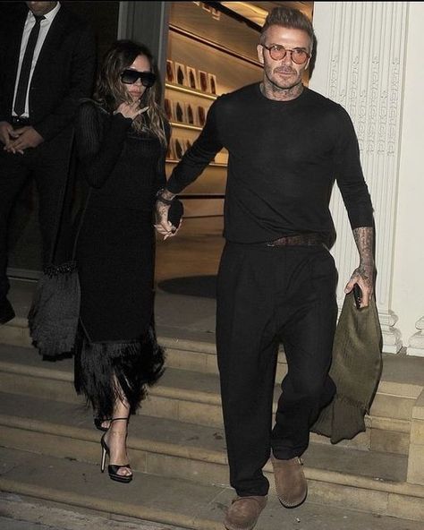 All Black Dress Outfit, David Beckham Outfit, Black Smart Casual, David Beckham Family, David Beckham Style Outfits, David Beckham Style, Older Mens Fashion, Icon Fashion, Power Couples