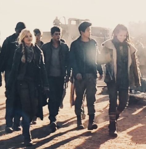 Maze Runner Scorch Trials Aesthetic, Scorch Trials Outfits, The Scorch Trials Aesthetic, Scorch Trials Aesthetic, Trials Aesthetic, The Scorch Trials Book, Dystopia Outfit, Soft Apocalypse, Book Motivation