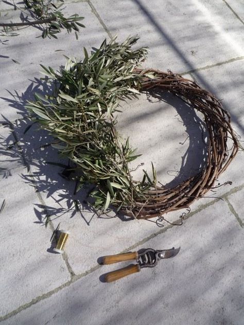 Living Wreaths, Simple Flower Arrangements, Book Scarf, Autumn Olive, Living Wreath, Olive Wreath, Aussie Christmas, Lavender Wreath, Large Wreath