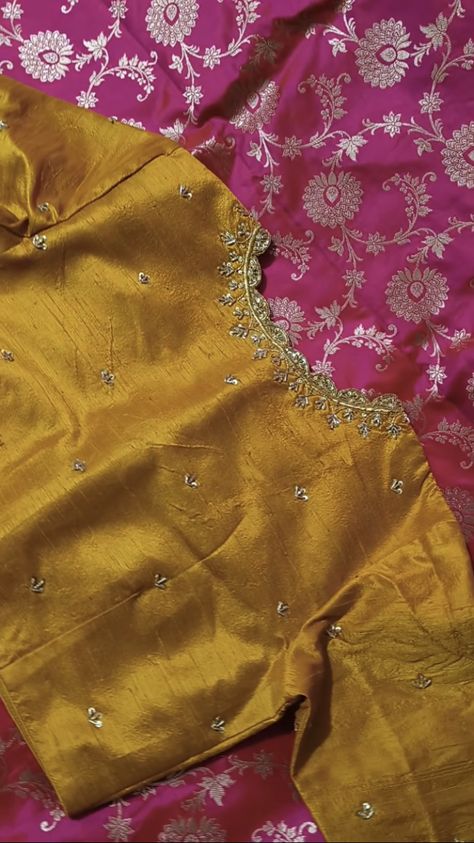 Mustard Yellow Blouse Designs, Yellow Blouse Maggam Work, Yellow Blouse Designs, Simple Blouses, Mustard Yellow Blouse, Latest Bridal Blouse Designs, Blouse Designs Catalogue, New Saree Blouse Designs, Traditional Blouse Designs