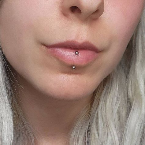 Verticle Labret Lip Piercing Aesthetic, Mouth Piercings Chart, Bottom Lip Piercing Middle, Vertical Labret Piercing Hoop, Cute Facial Piercings For Women, Lip Percinings, Lip Piercing Vertical Labret, Vertical Lip Piercing, Piercing Vertical Labret