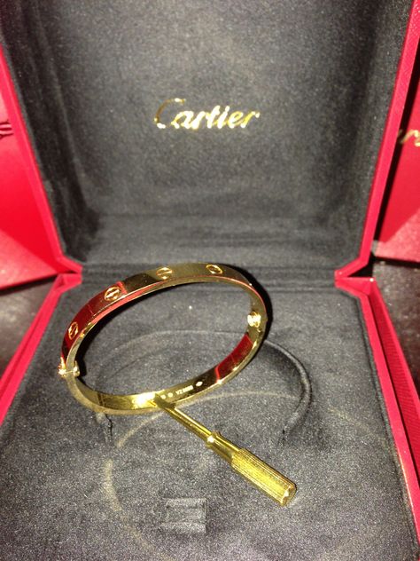 Cartier Bracelet Aesthetic, Love Bracelet Cartier, Bracelet Cartier, Pandora Bracelet Designs, Luxury Lifestyle Couple, Snap Streak Ideas Easy, Baby Bangles, Cartier Bracelet, Valentine Gifts For Girlfriend