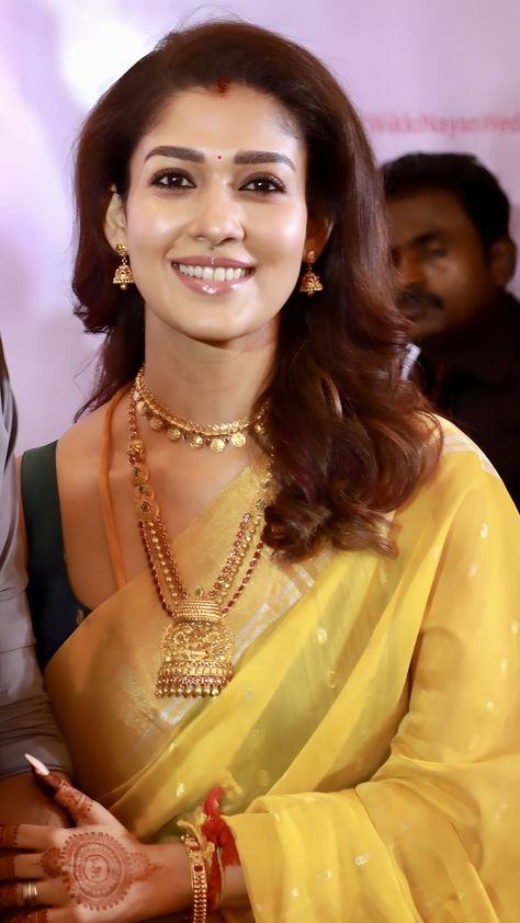 Nayanthara Jewellery, Step Chain, Stone Step, South Movie, Gold Jewels Design, Chinese Wedding Dress, Celebrity Makeup Looks, Eye Brows, Movie Actors