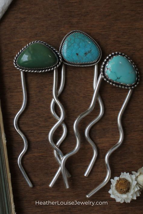 Turquoise hair pins, handmade hair accessories, blue and green gemstones, bohemian hairstyle, eco-friendly jewelry, sustainable accessories, nature-inspired jewelry, artisan-made hairpins, gemstone hair accessories, boho hairpins, turquoise gemstone jewelry, eco-conscious jewelry, unique hair pins, handcrafted jewelry, blue gemstones, green gemstones, turquoise hair accessories, ethical jewelry, artisan jewelry, bohemian accessories Bangs With A Cowlick, Style Bangs, Gemstone Hair, Hair Forks, Turquoise Hair, Eco Friendly Accessories, Bohemian Hairstyles, Heirlooms Jewelry, Hair Locks