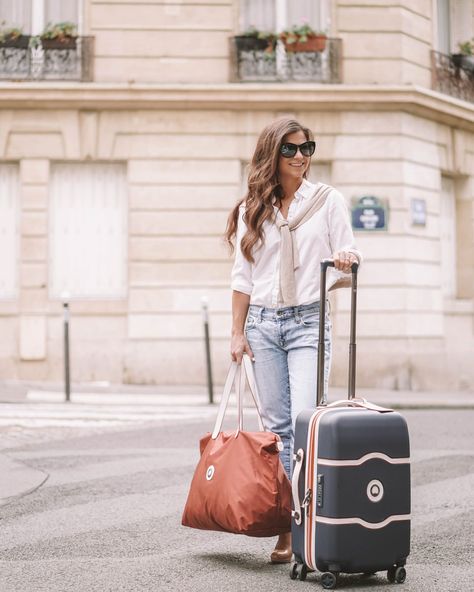 Suitcase Aesthetic, Mode Ab 50, Ballerina Outfit, Open Dress, Streetwear Mode, Paris Shopping, T Dress, French Open, White Button Down Shirt