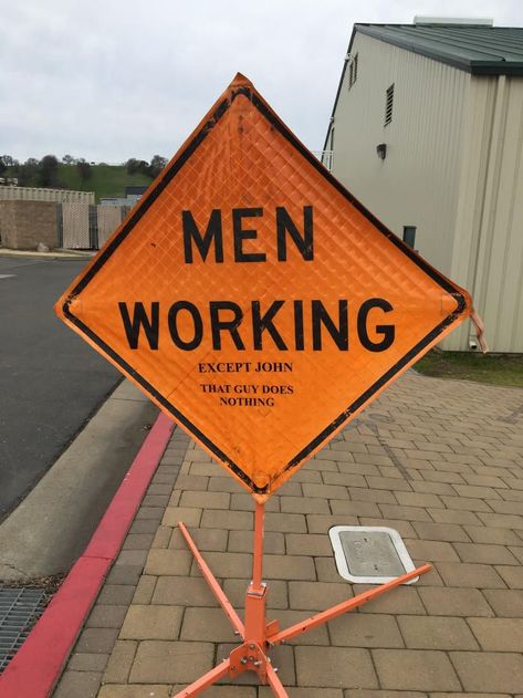 Men working ... except John. That guy does nothing. #AwesomeStuff #dontbelikejohn #lol #memes #menworking #working Funny Sign Fails, Image Meme, Funny Work, 웃긴 사진, Work Humor, Really Funny Memes, Funny Signs, Super Funny, Tumblr Funny