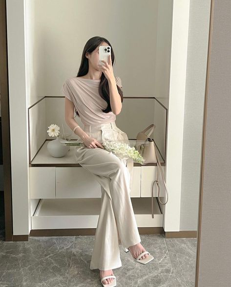 Korean Fashion Office, Celebrity Casual Outfits, Elegant Outfit Classy, Medium Length Haircut, Fashion Office, Korean Casual Outfits, Korean Fashion Dress, Korean Girl Fashion, Classy Casual Outfits