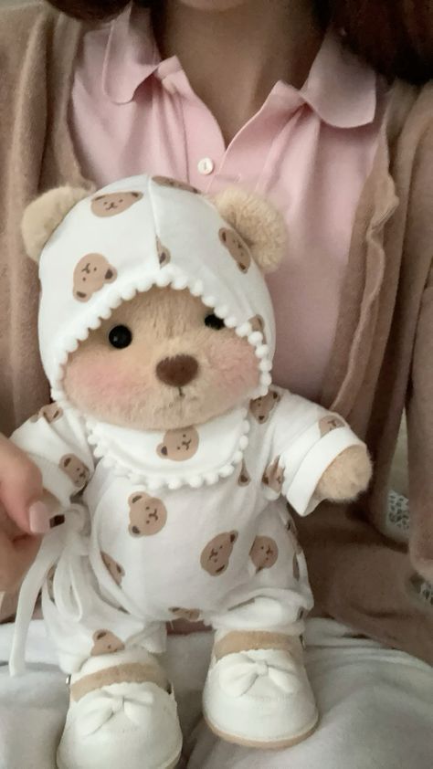 Cutest Teddy Bear, Get A Hug Bear Plushie, Get A Hug Bear, Big Stuffed Animal, Jellycat Stuffed Animals, Teddy Bear Gifts, Creative Gift Wraps, Teddy Bear Collection, Brown Teddy Bear