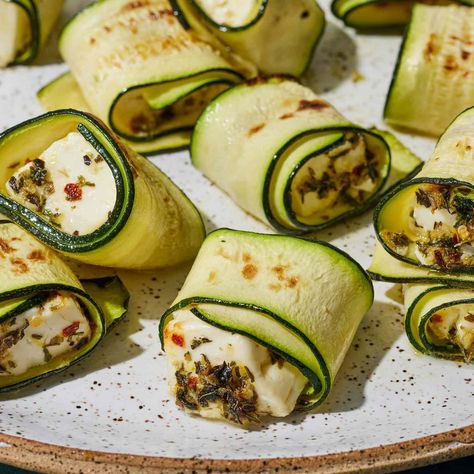 Zucchini Feta Rolls, Squewers Recipes, Feta Rolls, Zucchini Roll, Summer Appetizers, Zucchini Rolls, Zucchini Feta, Zucchini Recipe, Quick And Easy Appetizers