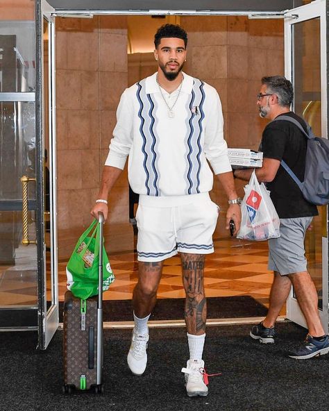 Damian Lillard Outfit, Nba Style Men, Basketball Fashion Mens, Basketball Players Outfits Men, Nba Pregame Outfits, Basketball Players Outfit, Jayson Tatum Fits, Jayson Tatum Fashion, Jayson Tatum Style