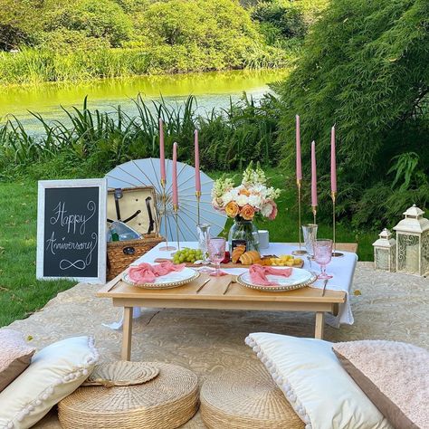 Couple Picnic Set Up, Anniversary Picnic Ideas Romantic, Proposal Setups, Anniversary Picnic, Picnic Proposal, Girlfriend Proposal, Romantic Picnic, Backyard Picnic, Picnic Ideas