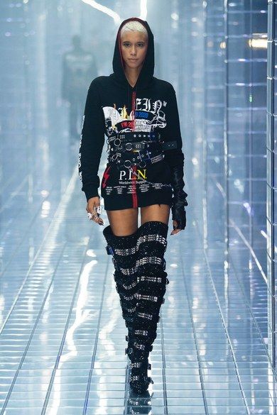 Philipp Plein Spring 2019 Ready-to-Wear collection, runway looks, beauty, models, and reviews. Character Closet, Haute Couture Style, Stand User, Art Outfit, Couture Mode, Mode Inspo, Philipp Plein, Stage Outfits, Celebrity Fashion