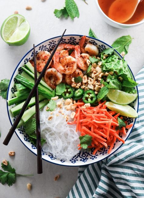 Shrimp Vermicelli, Spinach Linguine, Vermicelli Bowl, Vietnamese Shrimp, Vermicelli Recipes, Peanut Salad, Chicken Tagine, Rice Vermicelli, Vermicelli Noodles