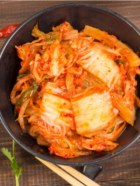 Kimchi Salad Recipe, Traditional Kimchi Recipe, Kimchi Salad, Traditional Kimchi, Kimchi Cabbage, Making Kimchi, Fresh Kimchi, Salad Making, Fermented Kimchi