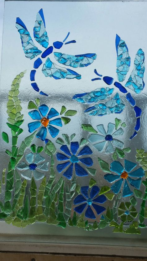 Old Window Art, Sea Glass Window Art, Sea Glass Window, Broken Glass Crafts, Sea Glass Mosaic, Sea Glass Art Projects, Window Crafts, Glass Art Pictures, Fused Glass Artwork