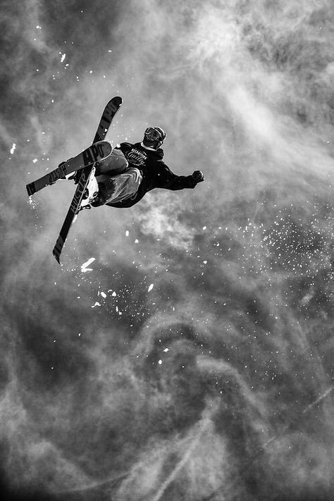 Skiier Photograph Skiing Photography, Ski Inspiration, Freestyle Skiing, Ski Bums, Oki Doki, Alpine Skiing, Snow Sports, Snow Skiing, Snowboards