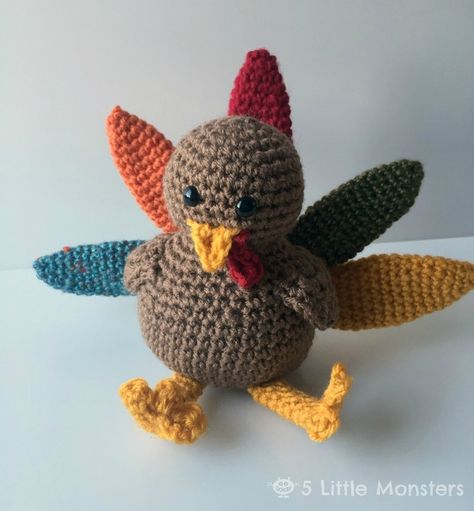 Sometimes it seems like between Halloween and Christmas, Thanksgiving kind of gets forgotten about. I thought it would be fun to make a l... Amigurumi Turkey, Thanksgiving Crafts To Make, Thanksgiving Crochet Patterns, Crochet Turkey, Thanksgiving Crochet, Tom Turkey, Turkey Pattern, Holiday Crochet, Crochet Pumpkin