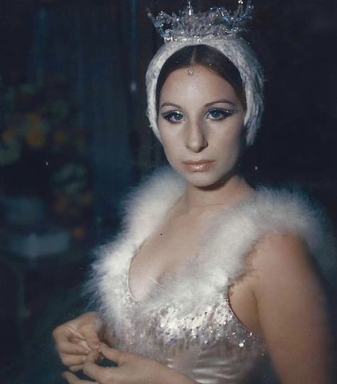 barbra streisand funny girl Barbra Streisand Funny Girl, Barbara Streisand, American Princess, Girl Movies, Vintage Icons, Barbra Streisand, Funny Girl, Beauty Icons, Barbie Movies