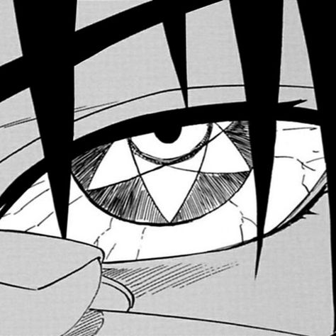 Sasuke Uchiha Eyes Drawing, Sharingan Manga Panel, Sharingan Black And White, Sasuke Sharingan Eye, Sasuke Black And White, Sasuke Pfp Manga, Sasuke Manga Pfp, Obito Mangekyou Sharingan, Sasuke Uchiha Eyes