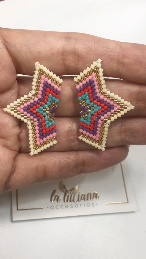 How To Bead, Miyuki Earrings, Anting Manik, Miyuki Beads Pattern, Macrame Bracelet Patterns, Native Beading Patterns, Beaded Earrings Diy, Diy Jewelry Unique, Bead Charms Diy