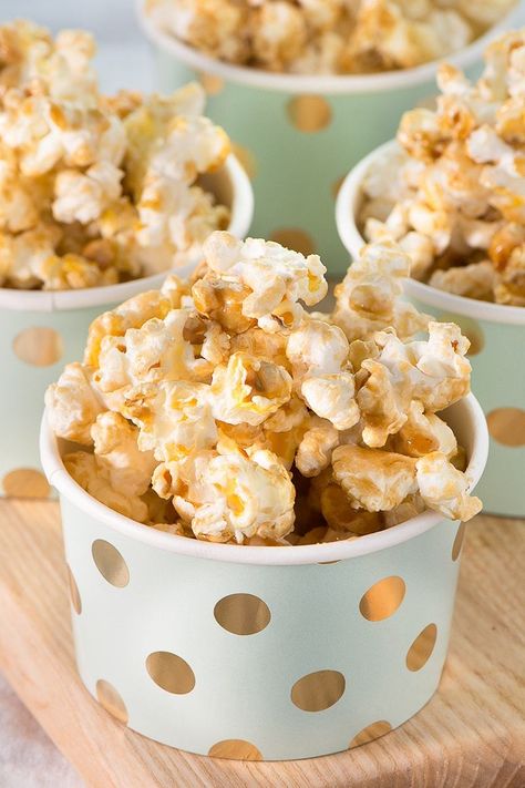 How to make sweet popcorn at home that tastes even better than at the cinema, including four different ways to pop your corn. Home Made Toffee, Popcorn Recipes Sweet, Popcorn At Home, Popcorn Recipes Easy, Sweet Popcorn, Healthy Eating Snacks, Popcorn Recipe, Flavored Popcorn, Popcorn Recipes