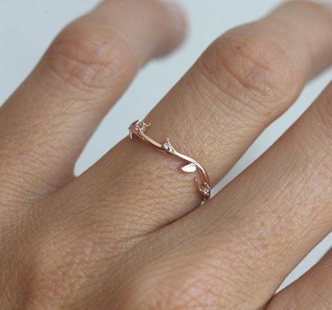 It's the best super pretty Unique Ring Band, Simple Rose Gold Ring, Rose Gold Halo Engagement Ring, Morganite Engagement Ring Rose Gold, Rose Gold Wedding Band, Twig Ring, Wedding Rings Rose Gold, Rose Gold Wedding Bands, Floral Ring